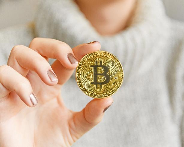 Биткоин взлетел на 10%